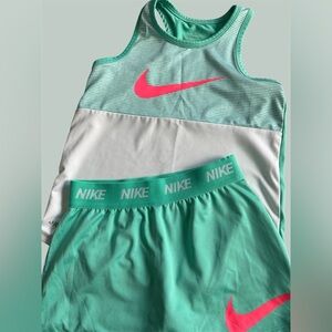Nike Girl’s Mint Green DRI-FIT Set Size 6